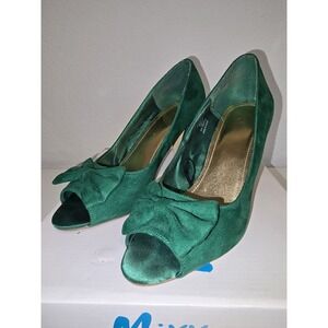 Women's H&M Green Suede Peep Toe Heels Size 6 With Bow Tie